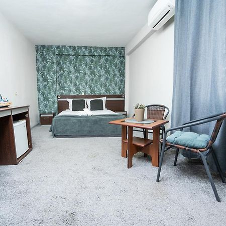 Family Hotel Central Shumen Exterior photo