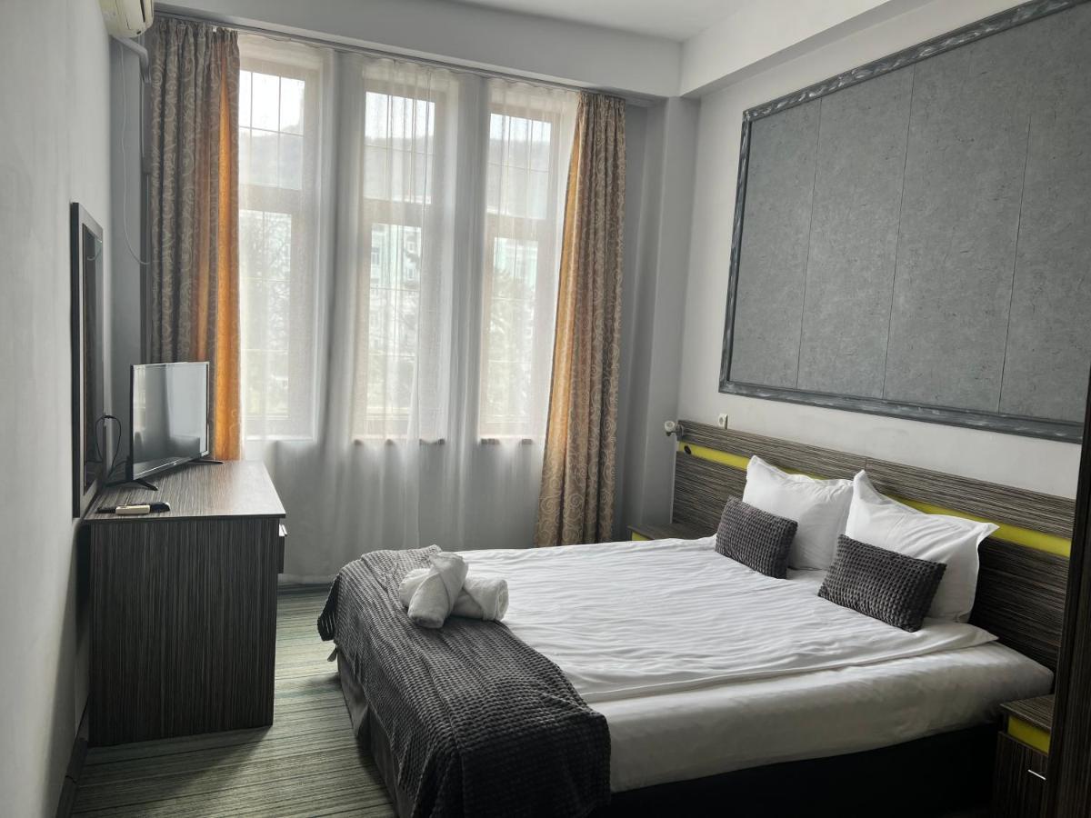 Family Hotel Central Shumen Exterior photo