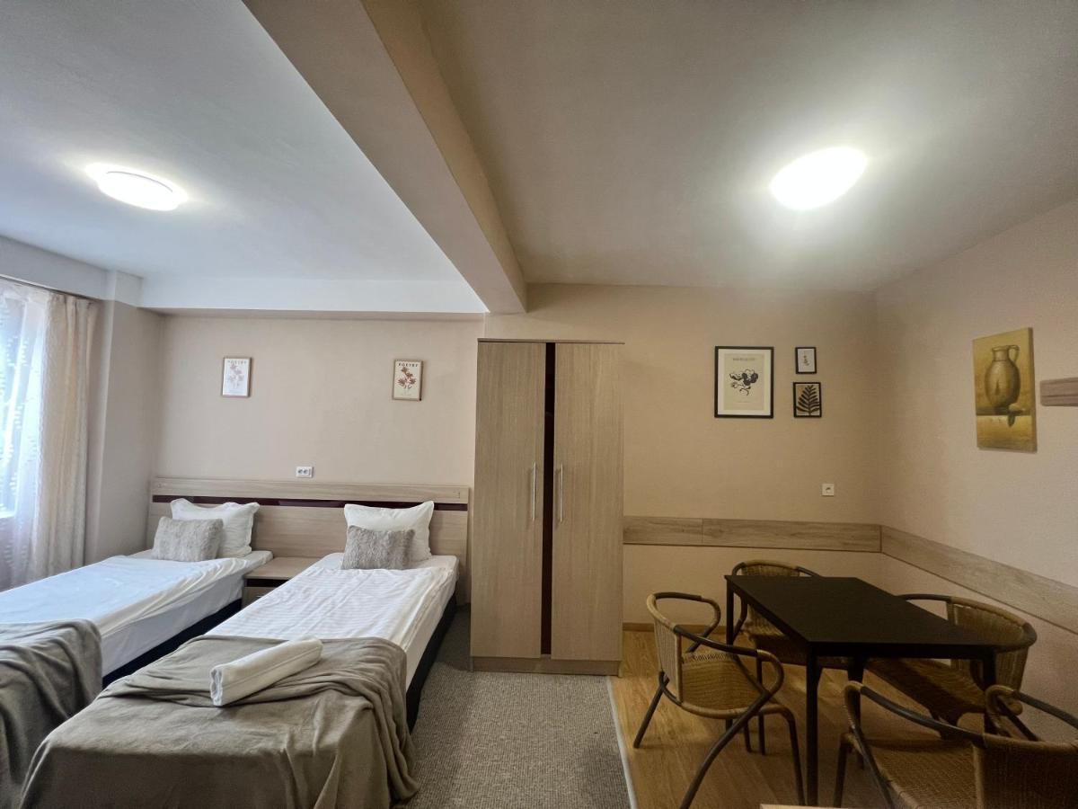 Family Hotel Central Shumen Exterior photo