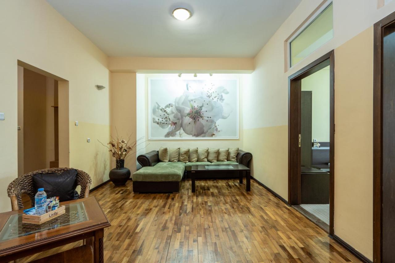Family Hotel Central Shumen Exterior photo