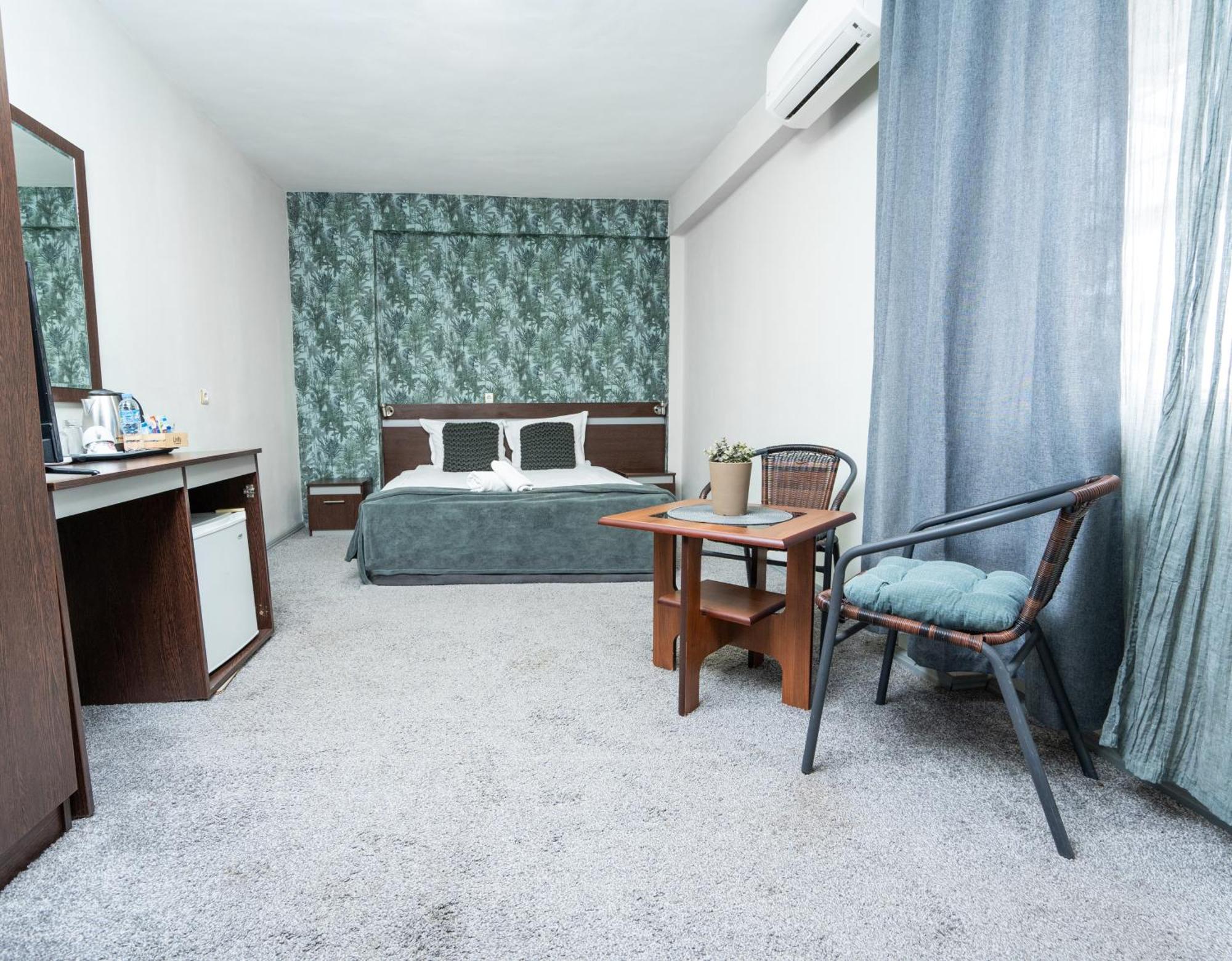 Family Hotel Central Shumen Exterior photo