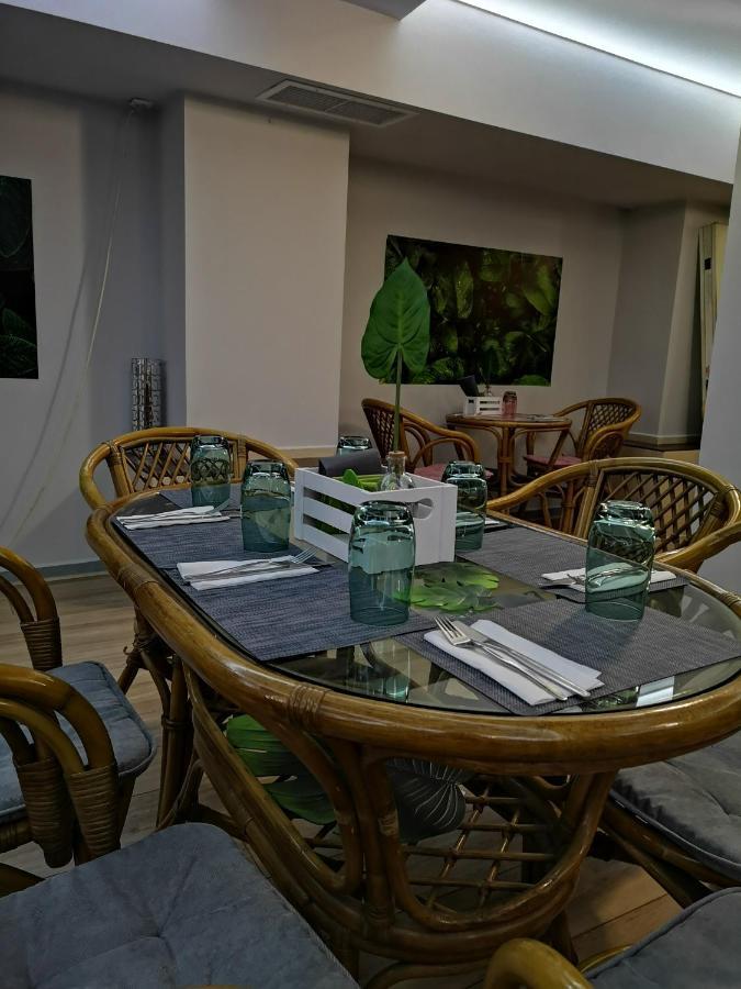 Family Hotel Central Shumen Exterior photo